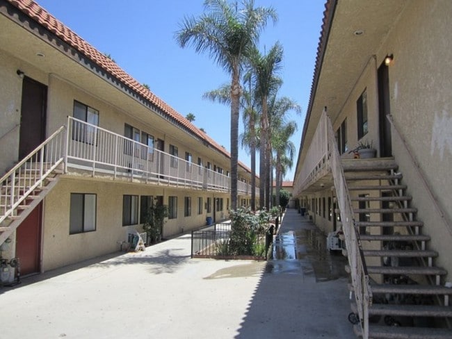 Photo - Seven Palms Apartments