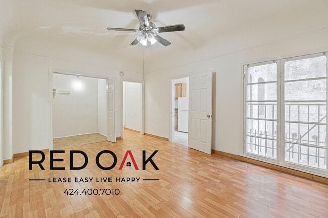 Building Photo - 400 S Kenmore Ave Unit 208