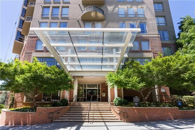 Photo - 2626 Peachtree Rd NW Unidad 1008