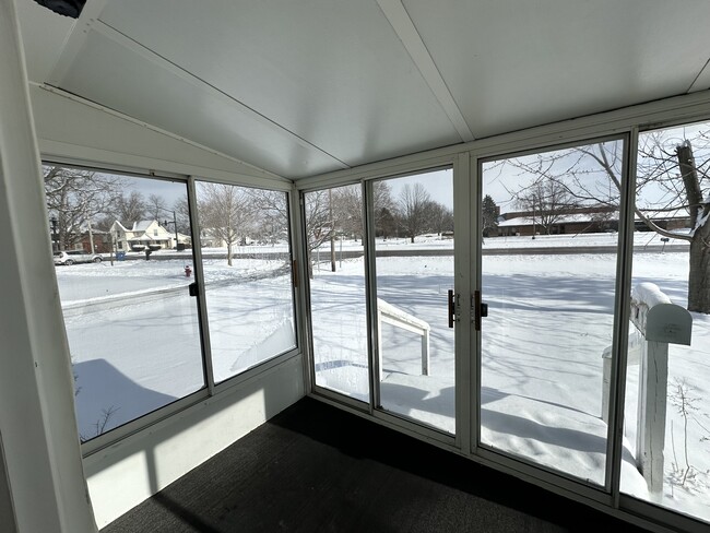 Photo - 1104 S Michigan St