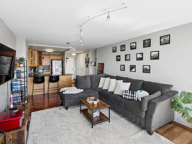 Photo - 5415 N Sheridan Rd Unit 12
