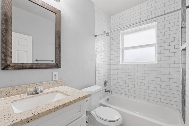 Photo - 2614 Isabella St