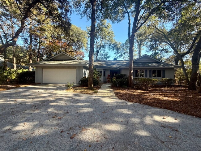 Building Photo - Hilton Head Plantation Ranch Style Home With Lagoon View!