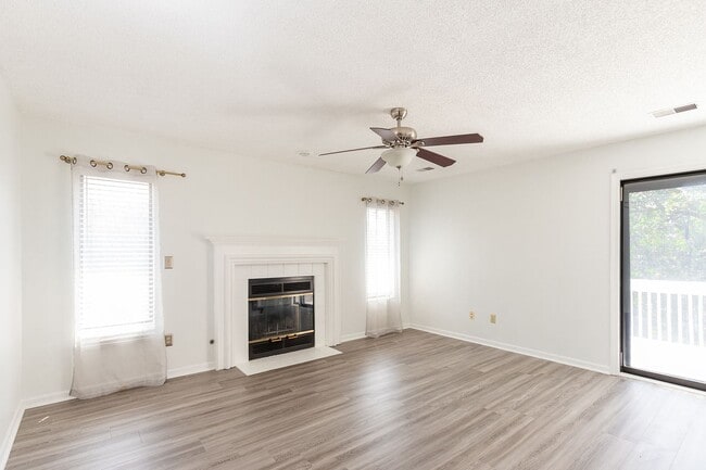 Photo - Shawnee Condo all redone close to Shops an...