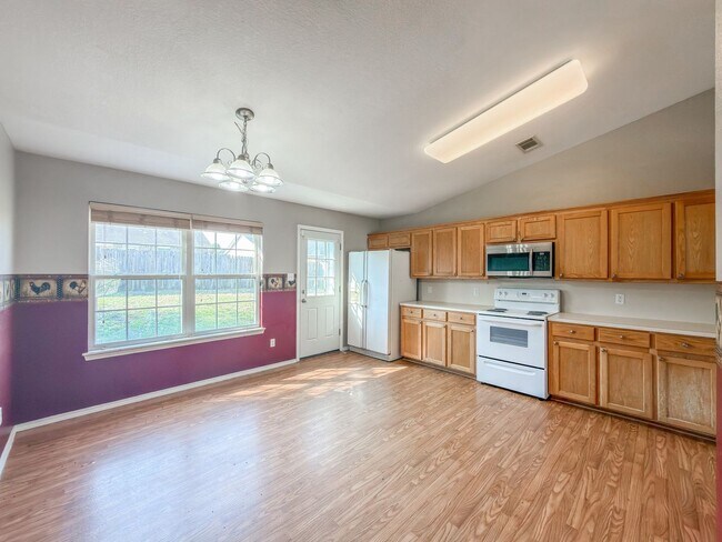 Photo - 604 Chateau Dr