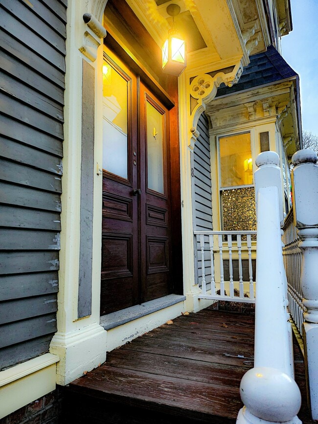 Building Photo - 8 Randall St Unit 2