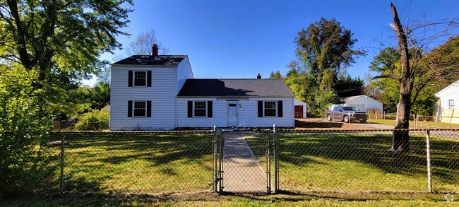 Building Photo - Revamped 4 bedroom on large lot off of Elk... Rental