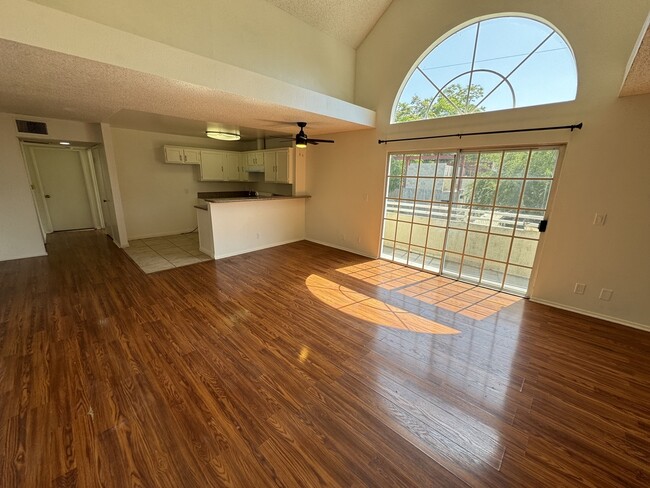 Photo - 10225 Hillhaven Ave Condominio Unidad 208