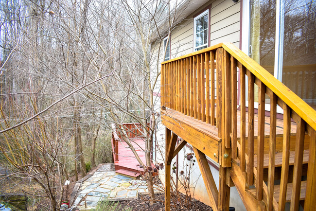 Side porch off of the kitchen - 414 State St #4 House