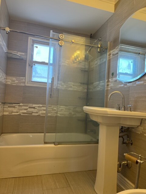 Photo - 76-11 162nd St