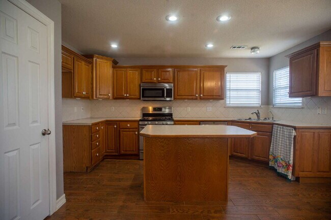 Photo - "Spacious 4-Bed Home with Granite Touch & Cozy Fireplace in Springdale!"