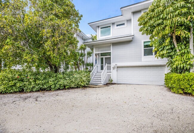 Building Photo - 786 Beach View Dr