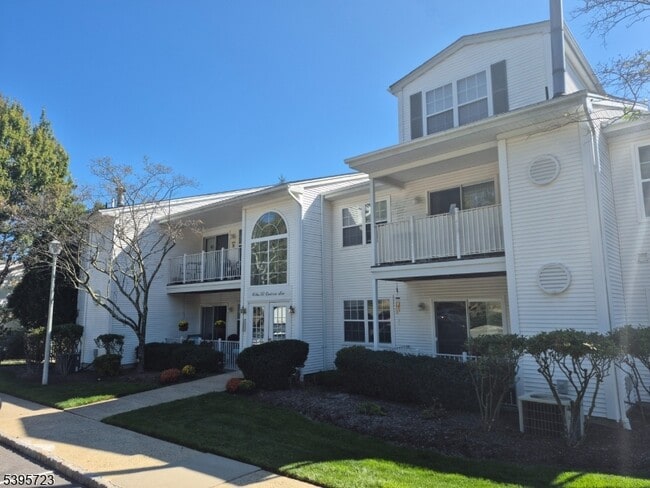 Building Photo - 45 Crestview Ln