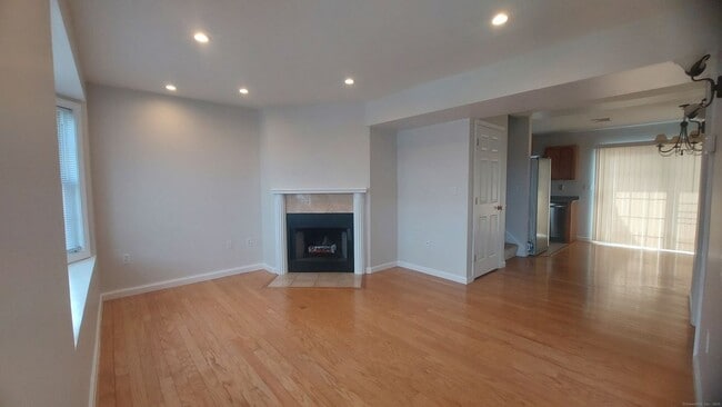 Photo - 273 Bridge St