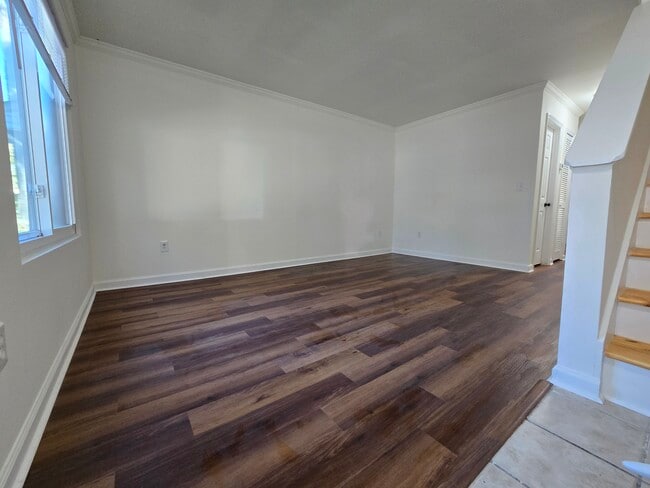 Photo - 1915 Tropicana Rd