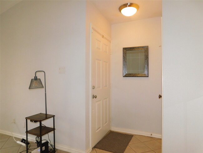 Building Photo - 2120 El Paseo St Unit 314 Rental