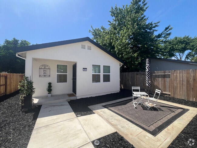 Building Photo - 2862 Belgrade Way Rental