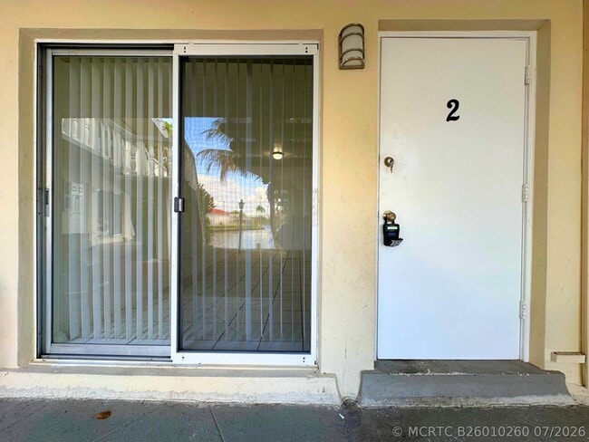 Building Photo - 519 W Kalmia Dr Unit 2