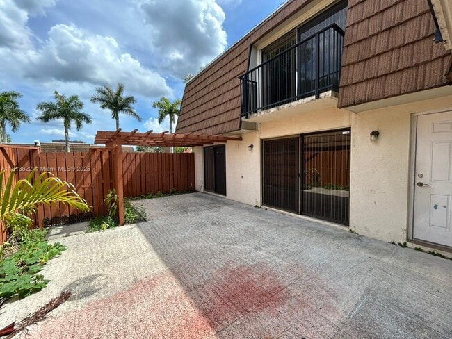 Building Photo - 9106C SW 20th St Rental
