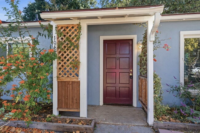 Photo - 1047 Riverton Dr