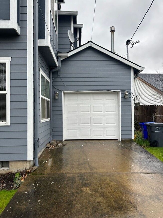 Photo - BEAUTIFUL 3 BEDROOM 2 1/2 BATH HOME IN ST. JOHN'S ACROSS FROM MCKENNA PARK JUST BLOCKS TO UNIVERS...