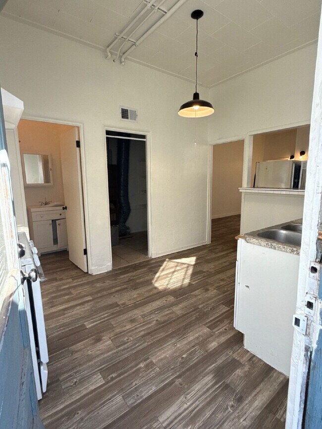 Photo - Great 1 bd apartment with private yard! Ridgecrest! Move in special!