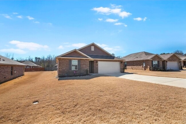 Building Photo - 3 Bedroom, 2 Bath home.