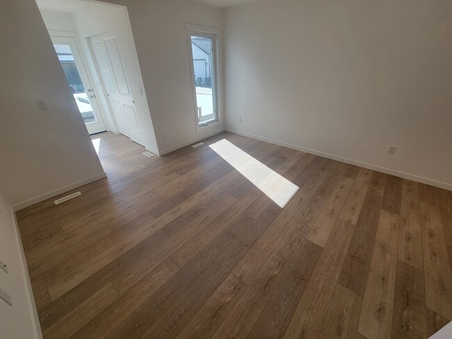 Photo - 2023-2210 210 St NW
