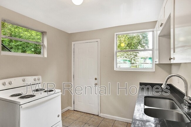 Building Photo - 1530 W 21st St Rental