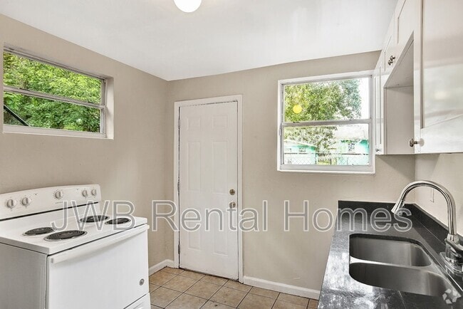 Building Photo - 1530 W 21st St Unit 2 Rental
