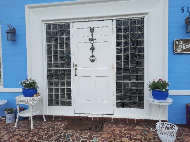 Building Photo - 512 Phoenix Ave