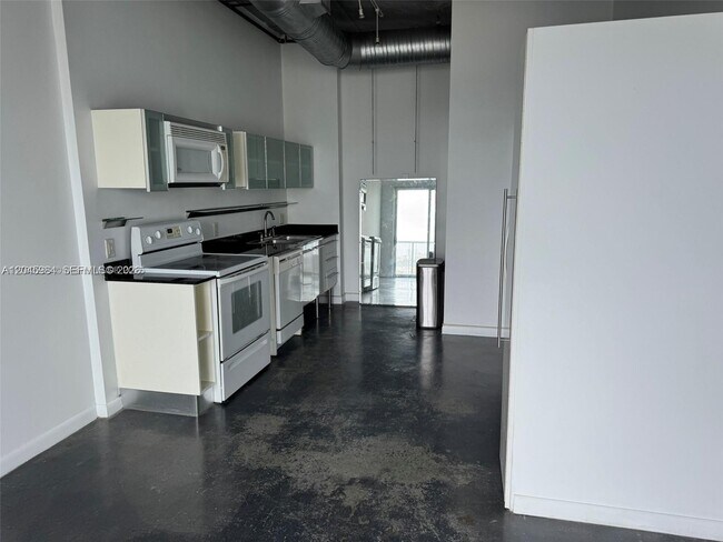 Photo - 10 SW South River Dr Unit 812