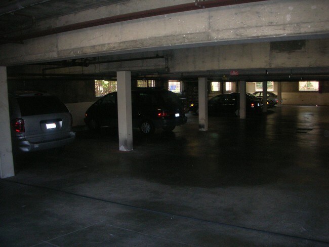 Parking - 13860 Burbank Blvd