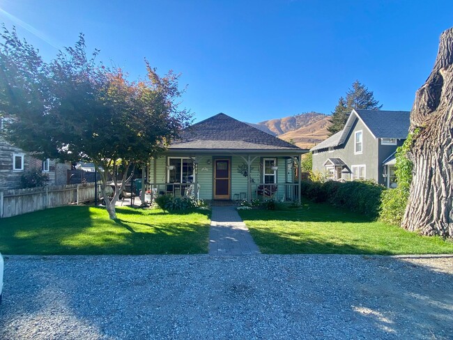 Cozy 2-Bedroom Home for Rent in Chelan, WA! - Cozy 2-Bedroom Home for Rent in Chelan, WA!