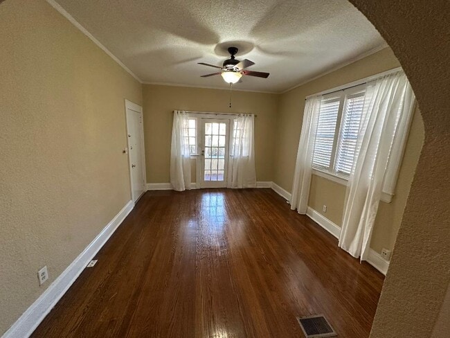 Photo - 2830 Herschel St