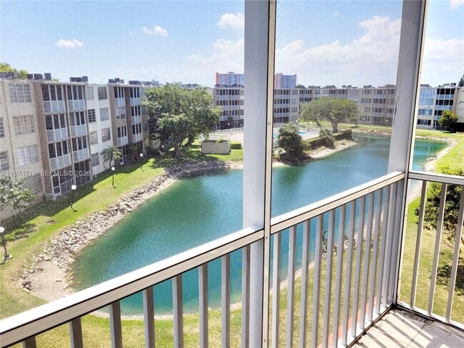 Photo - 1700 NE 191st St Unit 402