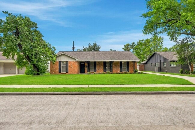 Photo - 10503 Shadow Wood Dr