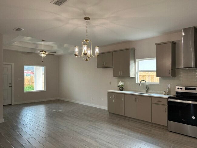 Photo - 1411 Los Estribos Dr