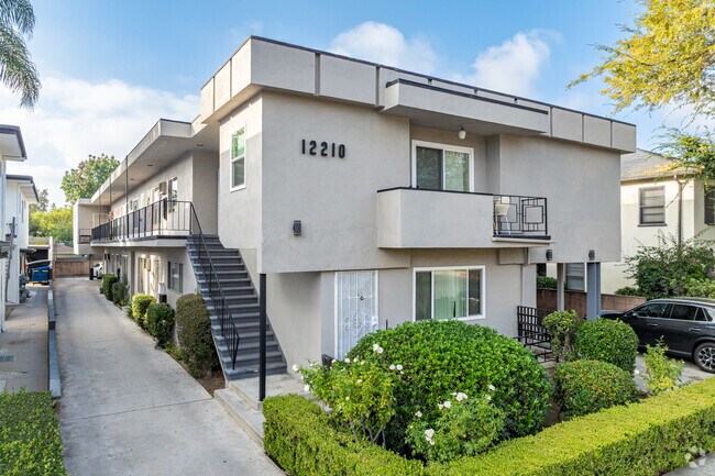12210 Magnolia Blvd Unit 4