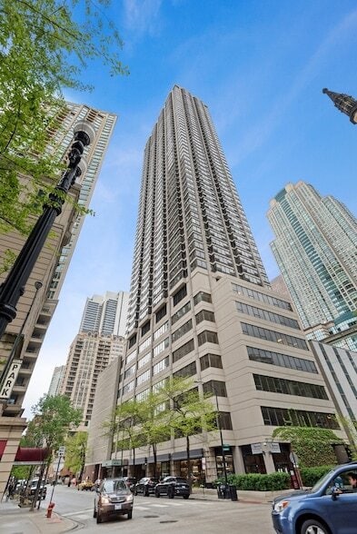 Building Photo - 30 E Huron St Unit 2209 Rental