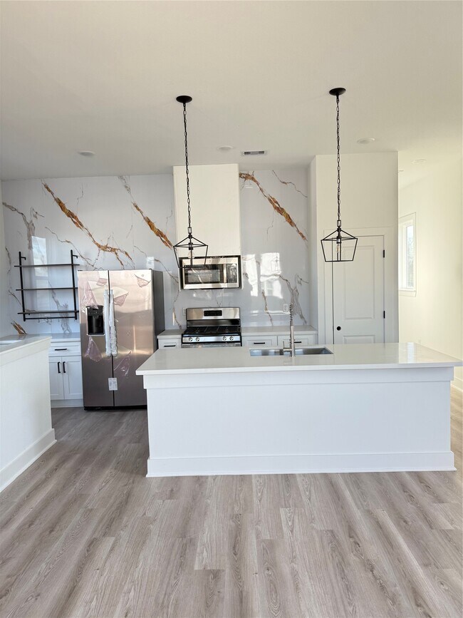 Photo - 7948 Betty Boop St