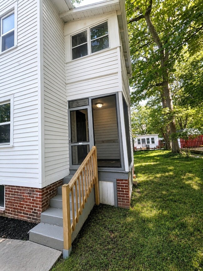 Photo - 1462 Parkhill Rd