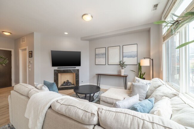 Photo - 711 W Grand Ave Unit 404