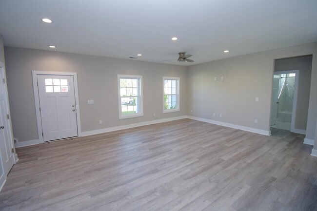 Photo - 729 Churchill Downs Dr Casa