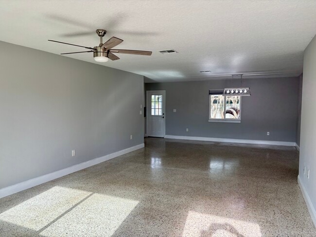 Photo - 2050 Neptune Rd