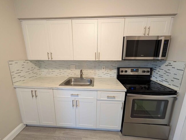 Photo - 2300 Douglas St