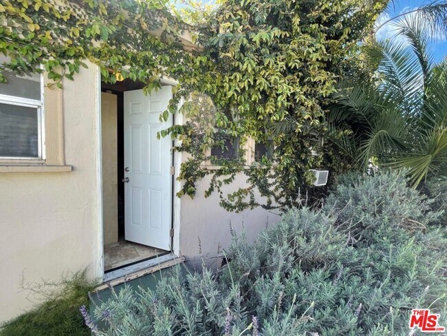 Photo - 1320 N Harvard Blvd Unit 1316