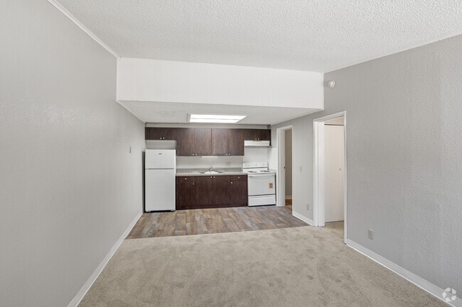 1BR, 1BA - 576SF - Living Room/Kitchen