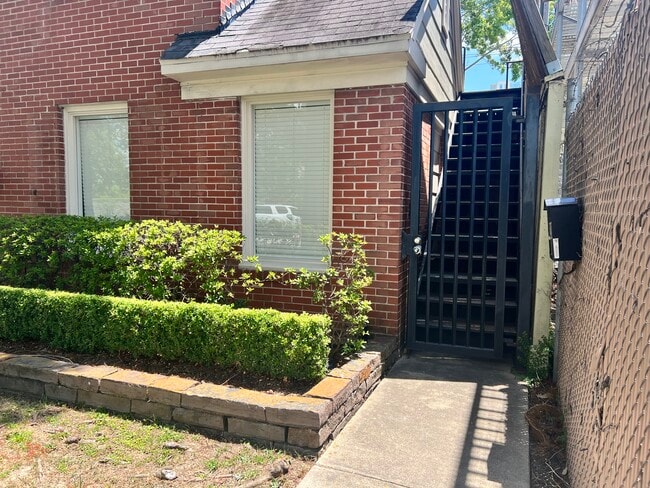 Photo - 2218 Ewing St Unidad B