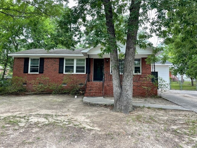 3824 Lee Hills Dr